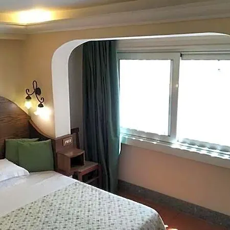 Okapi Hotel *